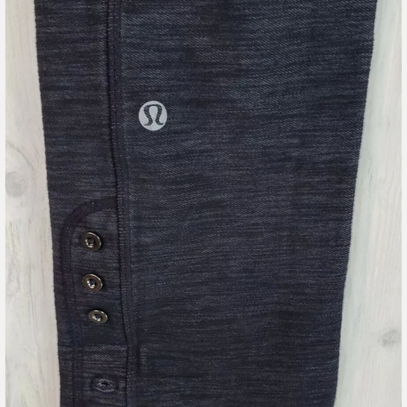 Lululemon Ride On Crop Size 4 Black Denim Slub - Picture 8 of 10